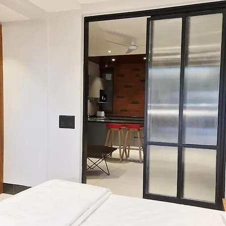 Apt# One-Four-Two - With Lift - High Speed Wifi - Smart Tv New Delhi Exterior photo