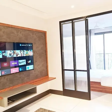 Apt# One-Four-Two - With Lift - High Speed Wifi - Smart Tv New Delhi Exterior photo