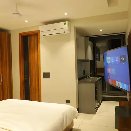 Apt# One-Four-Two - With Lift - High Speed Wifi - Smart Tv New Delhi Exterior photo