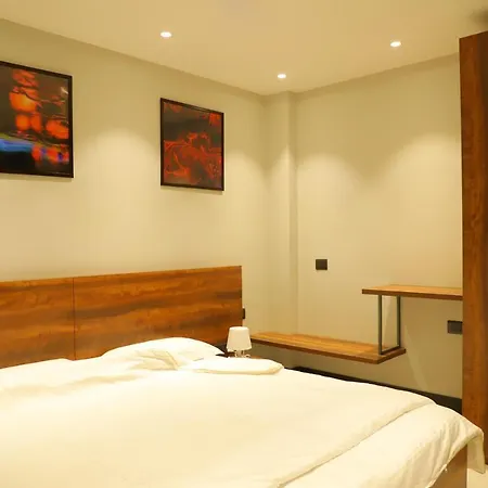 Apt# One-Four-Two - With Lift - High Speed Wifi - Smart Tv New Delhi Exterior photo