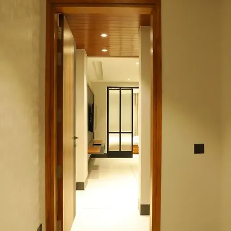 Apt# One-Four-Two - With Lift - High Speed Wifi - Smart Tv New Delhi Exterior photo