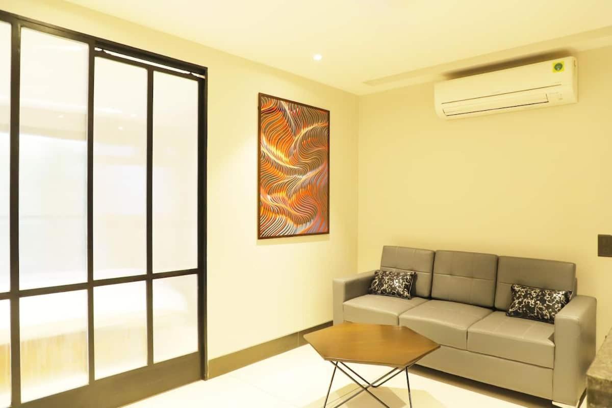 Apartment Apt# One-four-two - With Lift - High Speed Wifi - Smart Tv New Delhi