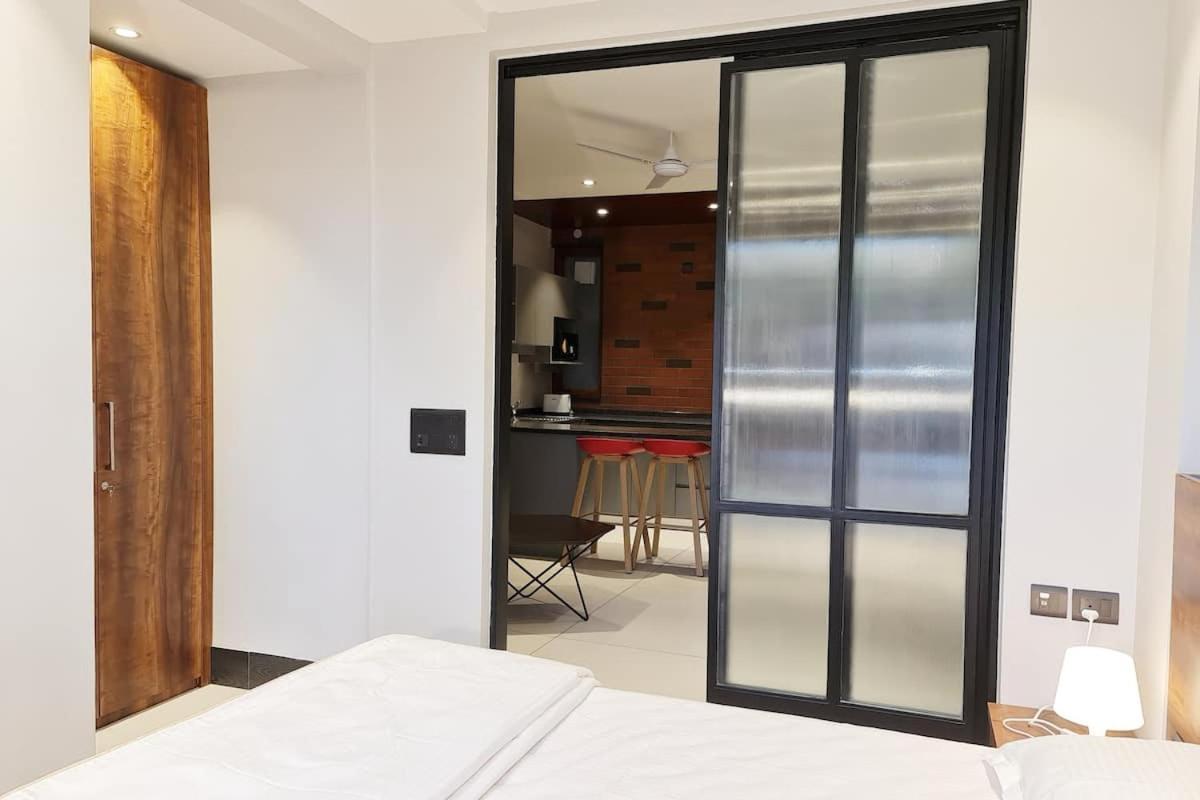Apartment Apt# One-four-two - With Lift - High Speed Wifi - Smart Tv