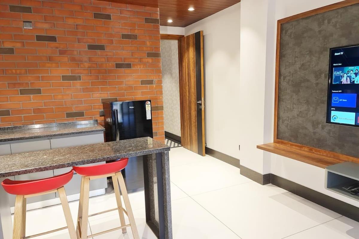 Apt# One-four-two - With Lift - High Speed Wifi - Smart Tv New Delhi