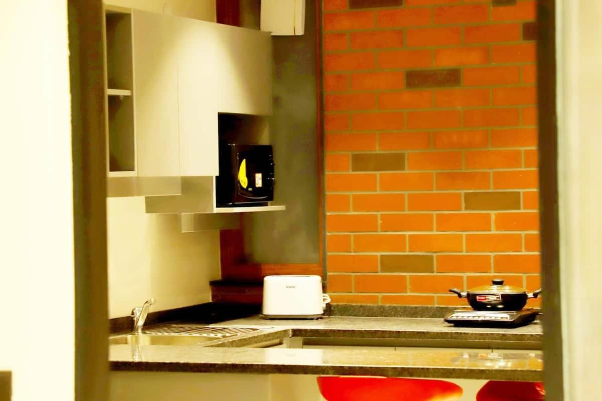 Apt# One-four-two - With Lift - High Speed Wifi - Smart Tv New Delhi
