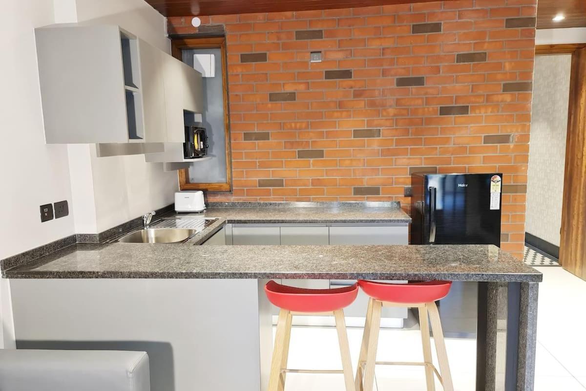 Apartment Apt# One-four-two - With Lift - High Speed Wifi - Smart Tv *