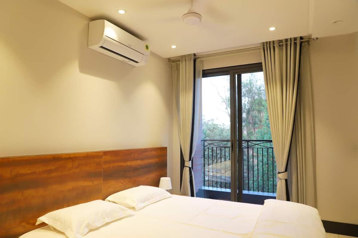 Apt# One-four-two - With Lift - High Speed Wifi - Smart Tv Apartment New Delhi