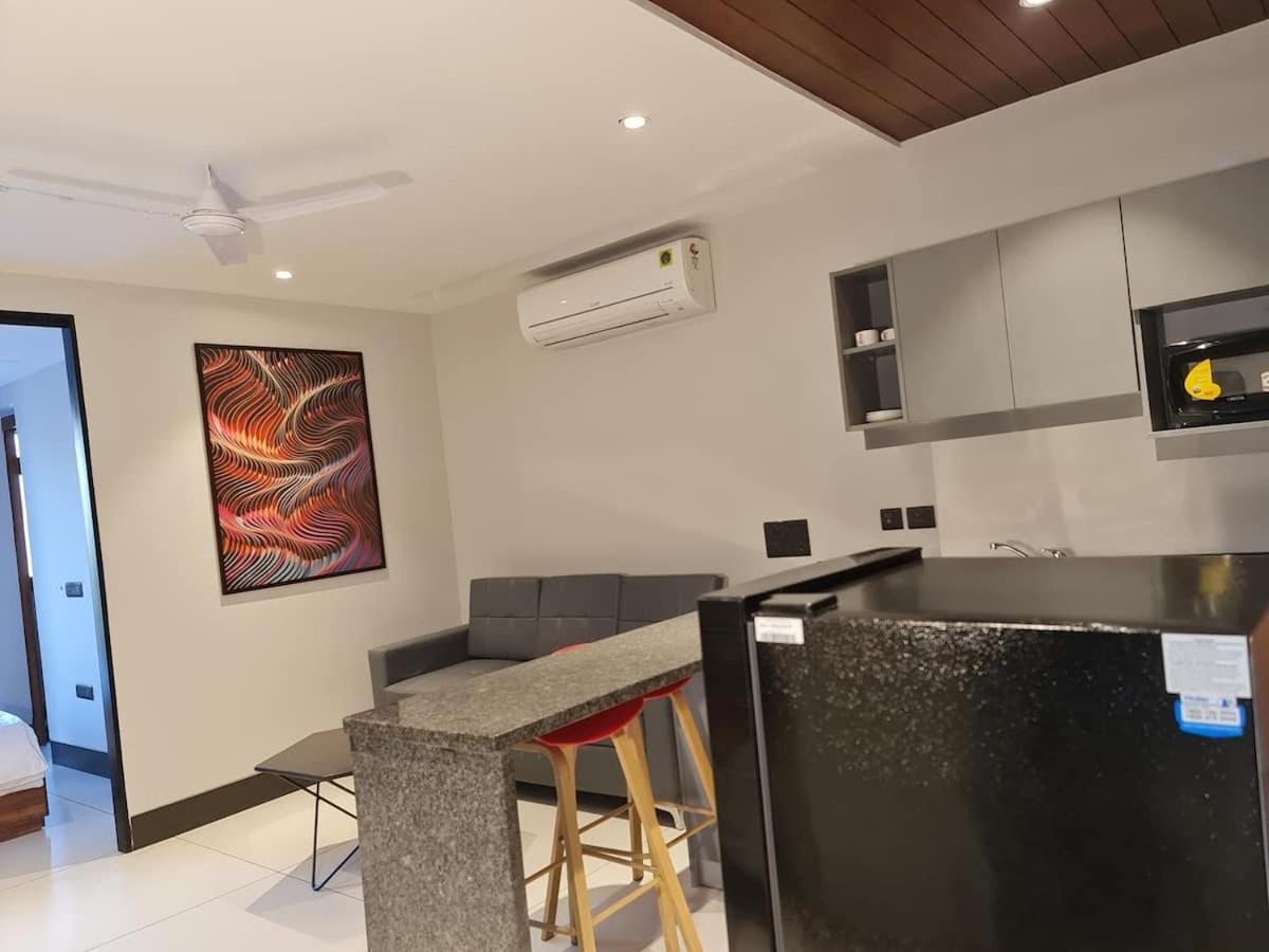 Apt# One-four-two - With Lift - High Speed Wifi - Smart Tv Apartment New Delhi