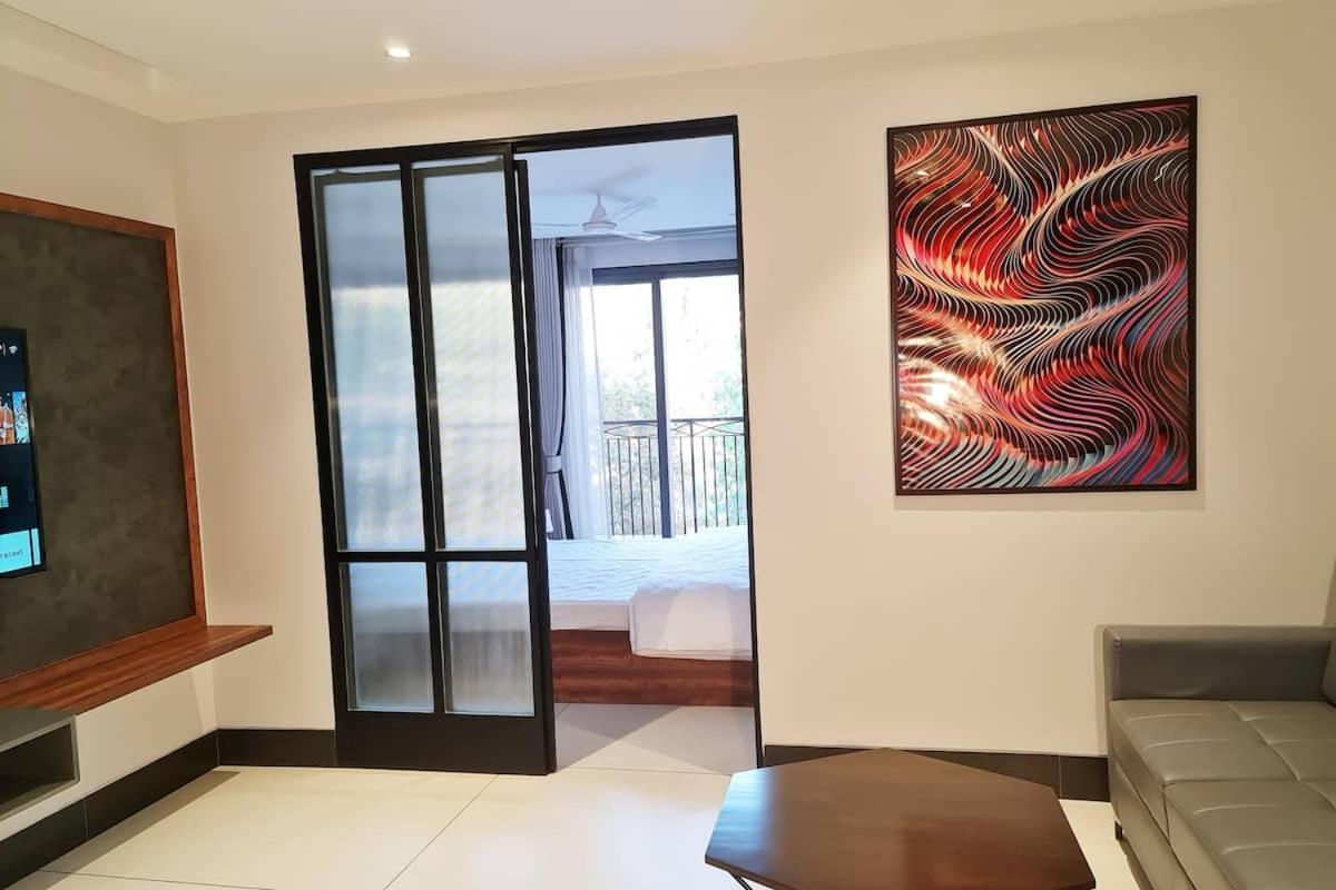 Apartment Apt# One-four-two - With Lift - High Speed Wifi - Smart Tv *