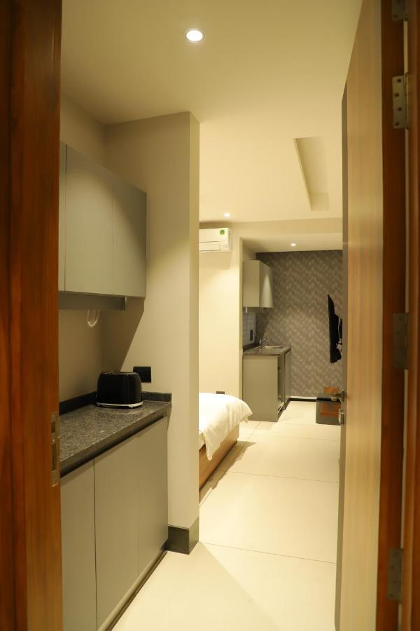 Apartment Apt# One-four-two - With Lift - High Speed Wifi - Smart Tv