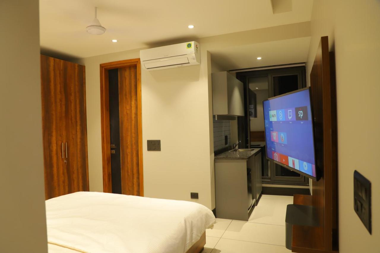 Apt# One-four-two - With Lift - High Speed Wifi - Smart Tv *
